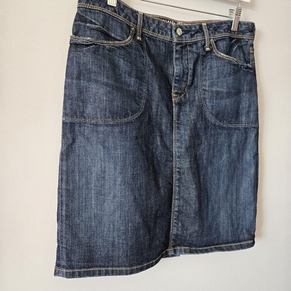 BANANA REPUBLIC Denim Skirt. Size 6 - Picture 2 of 13